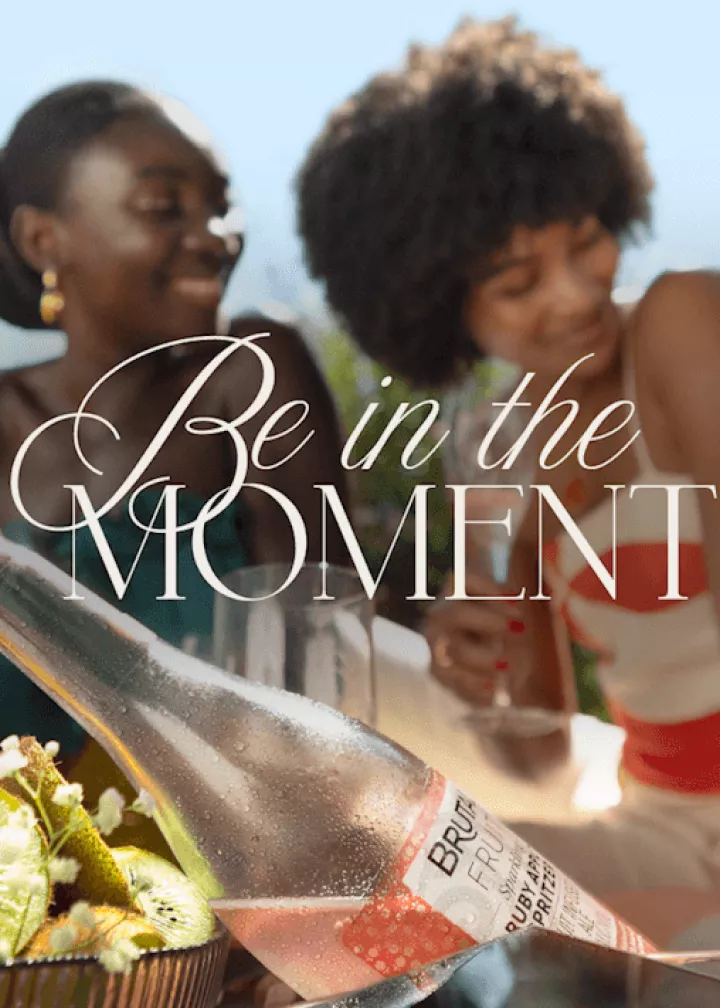 Women drinking brutal fruits